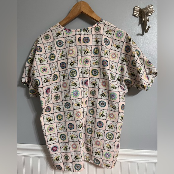 Bumble Bee Scrub Top - Picture 3 of 3
